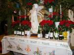 Vína pripravené na posvätenie na oltári